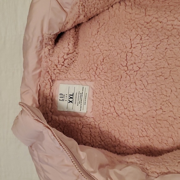 Girls Gap Puffer Vest - Picture 2 of 5